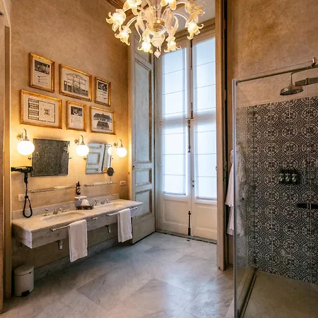 Palazzo Doria 4* نابولي